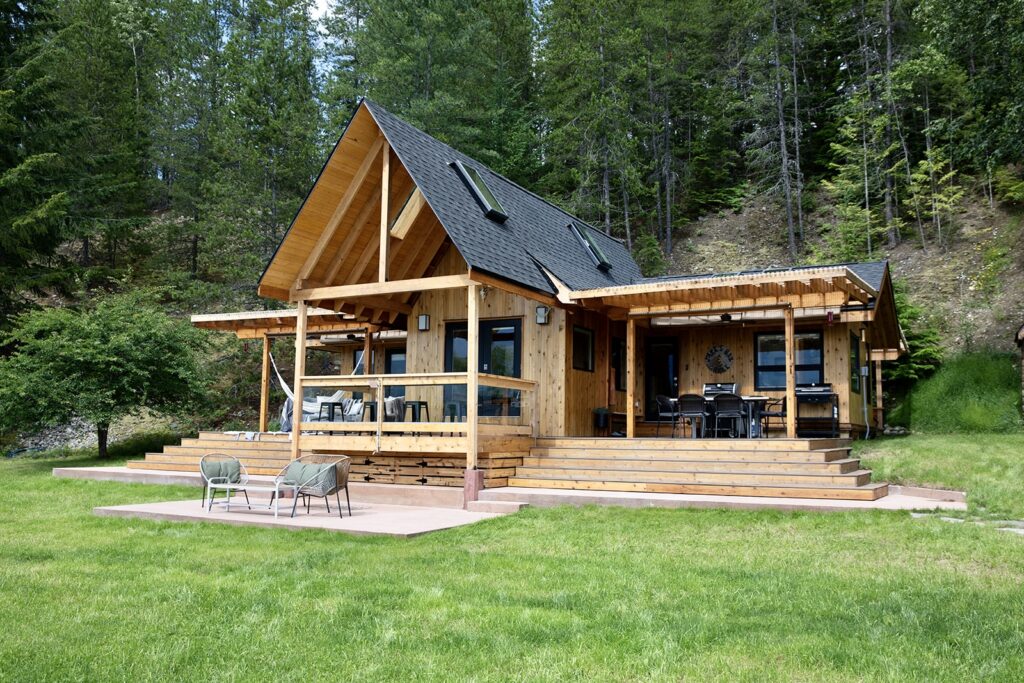 Kootenay Lakehouse near Nakusp in Arrow Slocan, BC